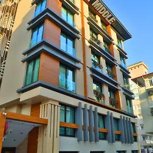 Hotel In The Middle